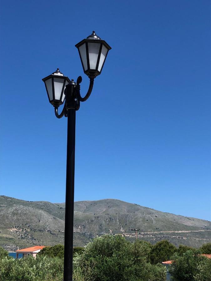 Petros Rooms & Apartments Lixouri Exterior foto